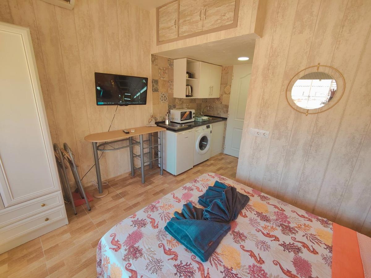 Begona 408 Compact City Center Studio By Namaste Elite ตอร์เรโมลิโนส ภายนอก รูปภาพ