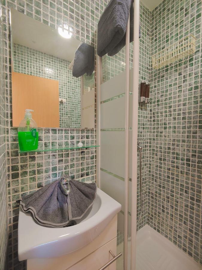 Begona 408 Compact City Center Studio By Namaste Elite ตอร์เรโมลิโนส ภายนอก รูปภาพ
